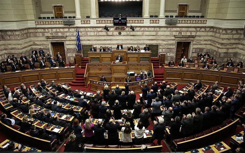 Грчката опозиција бара од Мицотакис парламентот да ги усвои трите меморандуми за Македонија