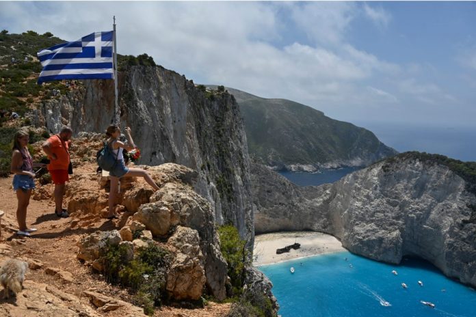 GREECE-TOURISM-HEALTH-VIRUS