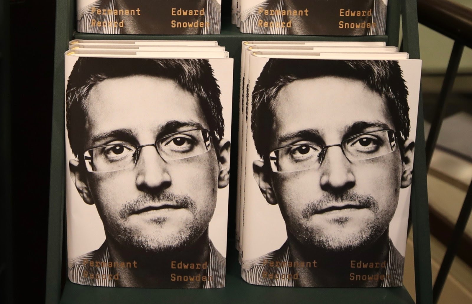 Snowden. Edward Snowden permanent record.