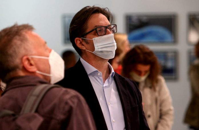 Milco Mancevski so Pendarovski - izlozba na fotografii 3 bg_resize