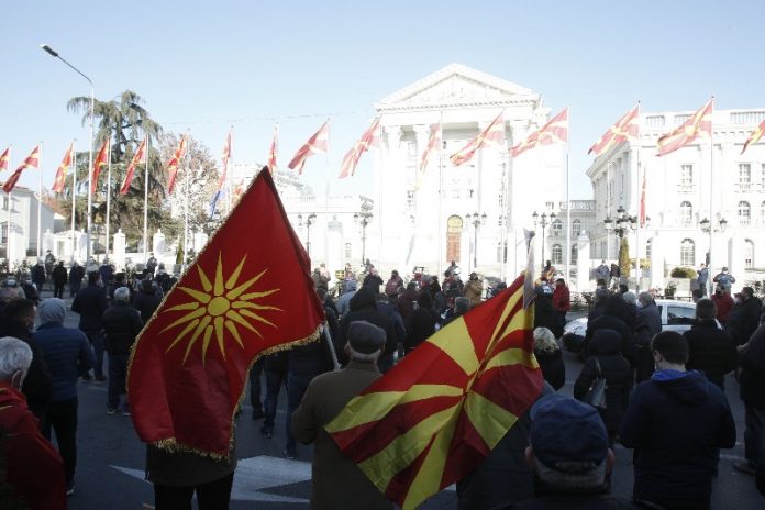 VMRO protest pred vlada 1 bg_copy_800x533