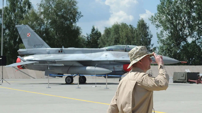 Голем руски напад врз Украина, Полска подигна борбени авиони