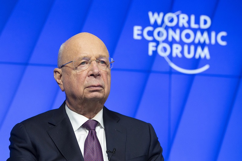 Основачот на Светскиот економски форум, Клаус Шваб, се повлекува од функцијата извршен директор