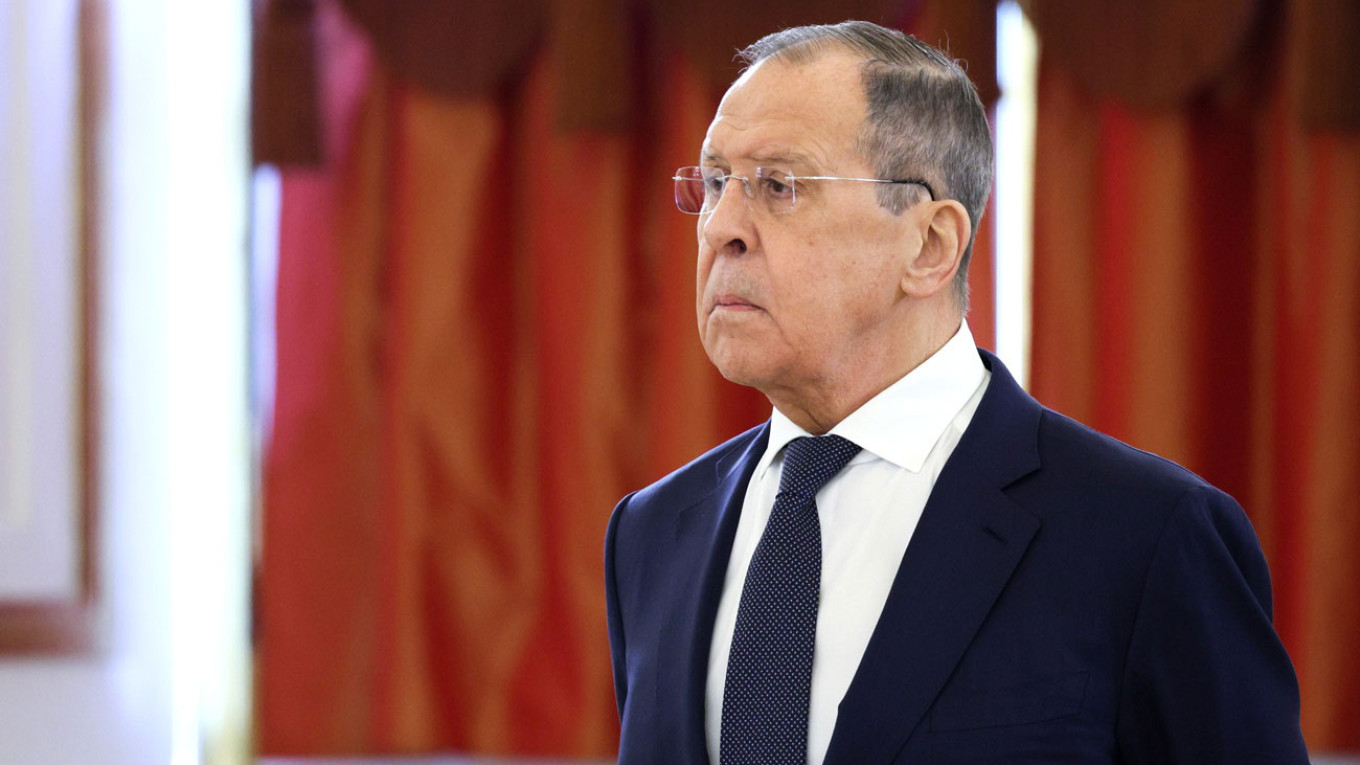 Лавров сака да дојде во Скопје - Независен Весник