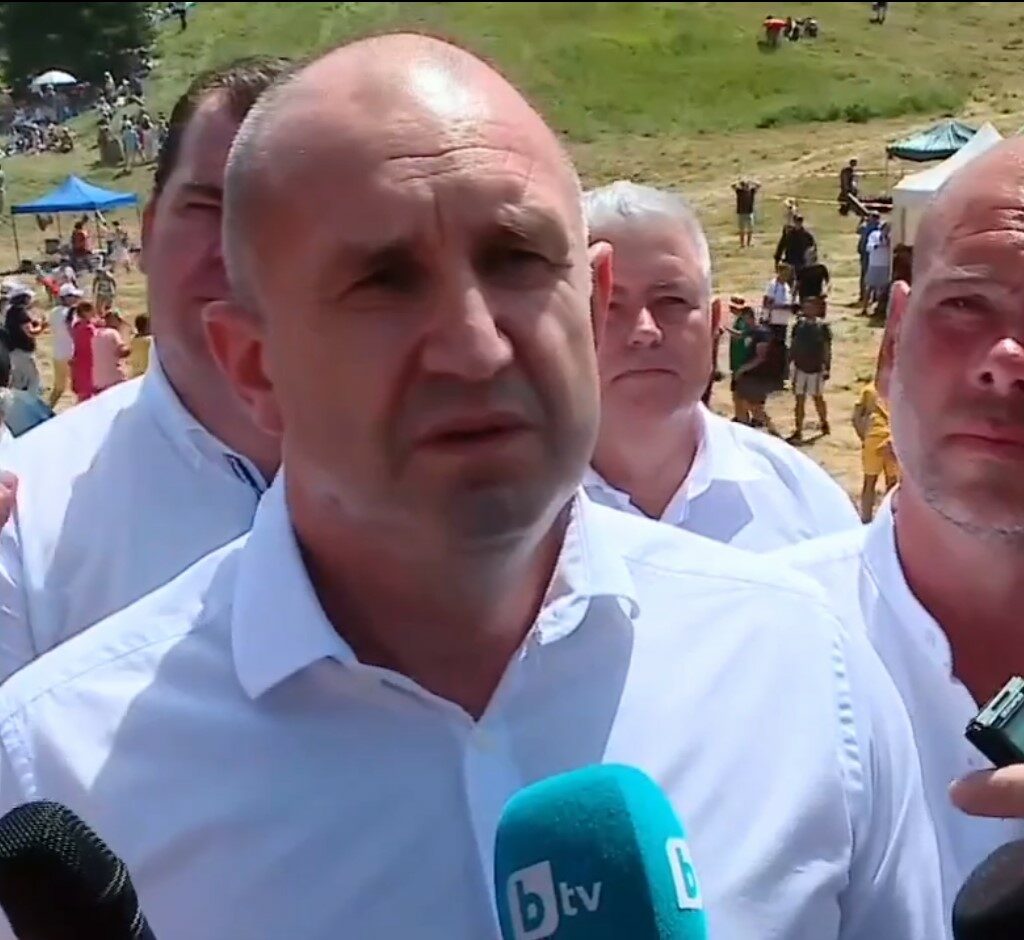 Радев ја моделира политичката волја во Бугарија преку дигитална манипулација