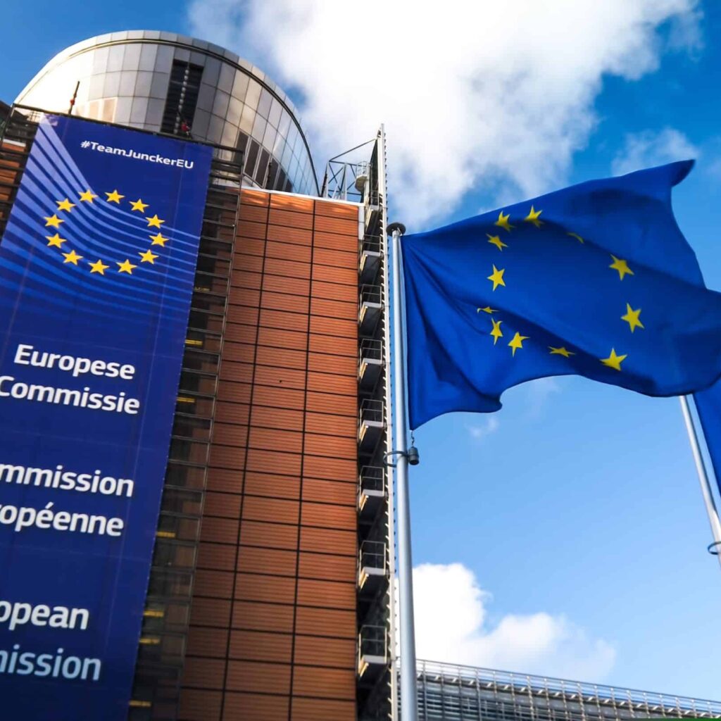 Европската комисија исплати 50 милиони евра финансиска помош за Македонија