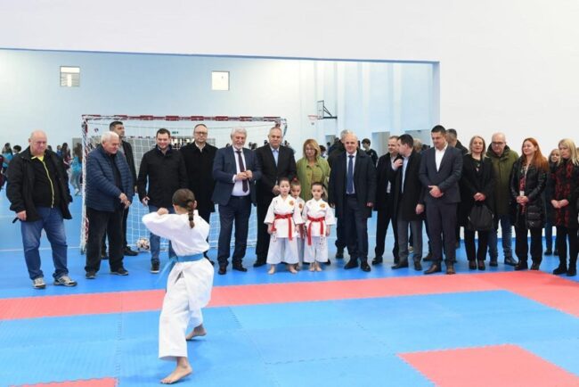 Отворена реконструираната спортска сала „Партизан“ во Карпош ...