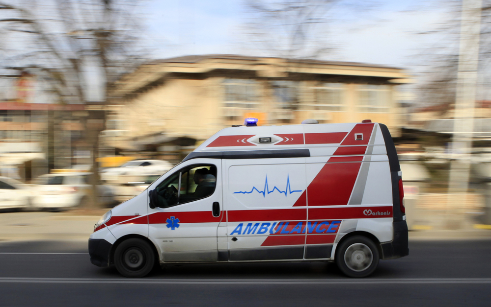 Четворица повредени при судир на три возила во Скопје