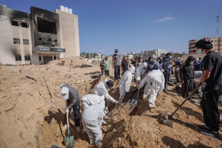 Масовна гробница со повеќе од 300 тела откриена во болница во Газа