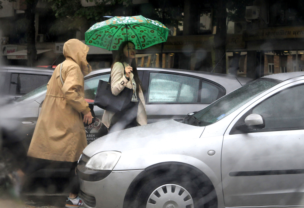 Вонредно метео предупредување: Нестабилно време со пороен дожд и грмежи