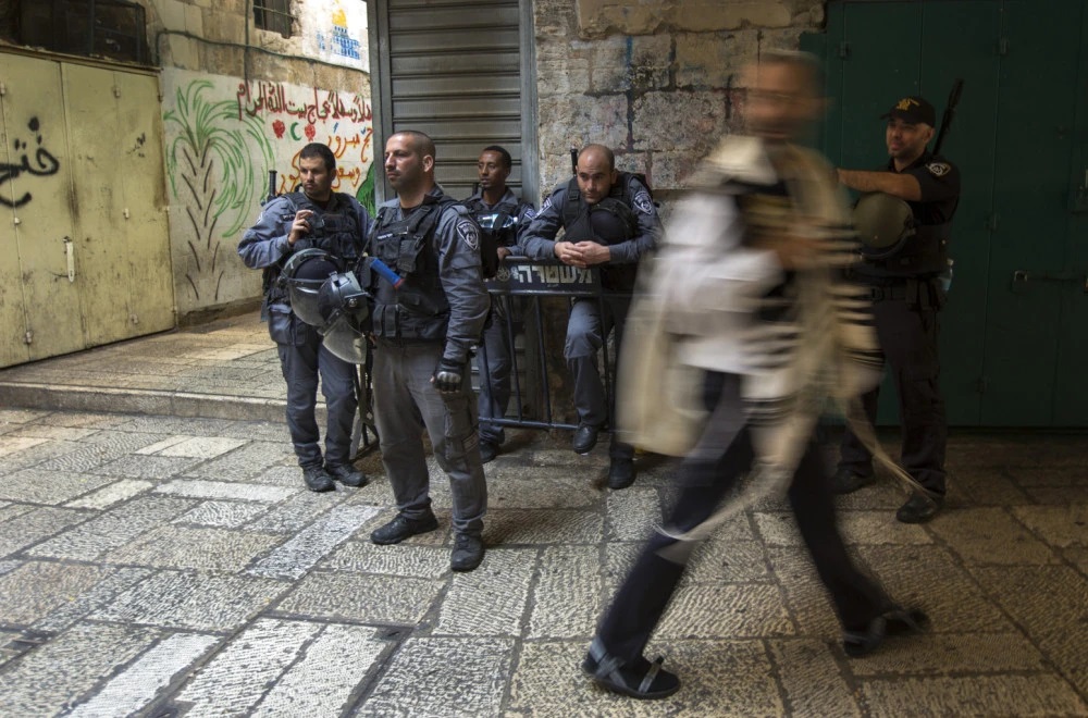 Драма во Ерусалим: Избоден полицаец