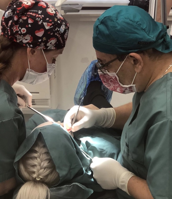 Успешен хируршки зафат за транспозиција на нерв во Скопје пред почетокот на Меѓународниот имплантолошки конгрес