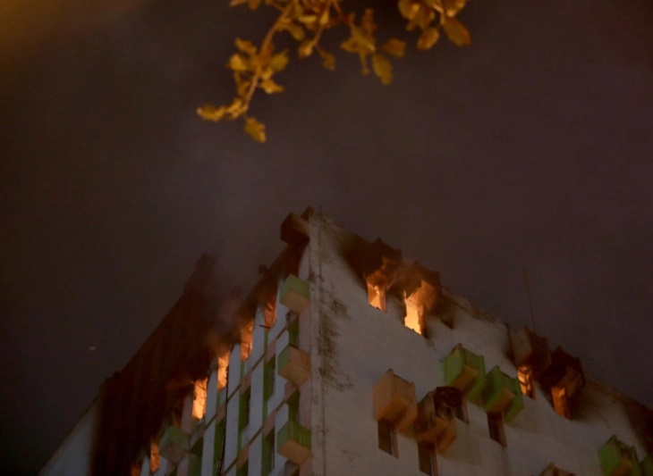 Пожар во руската Република Бурјатија зафатил 20 станбени згради