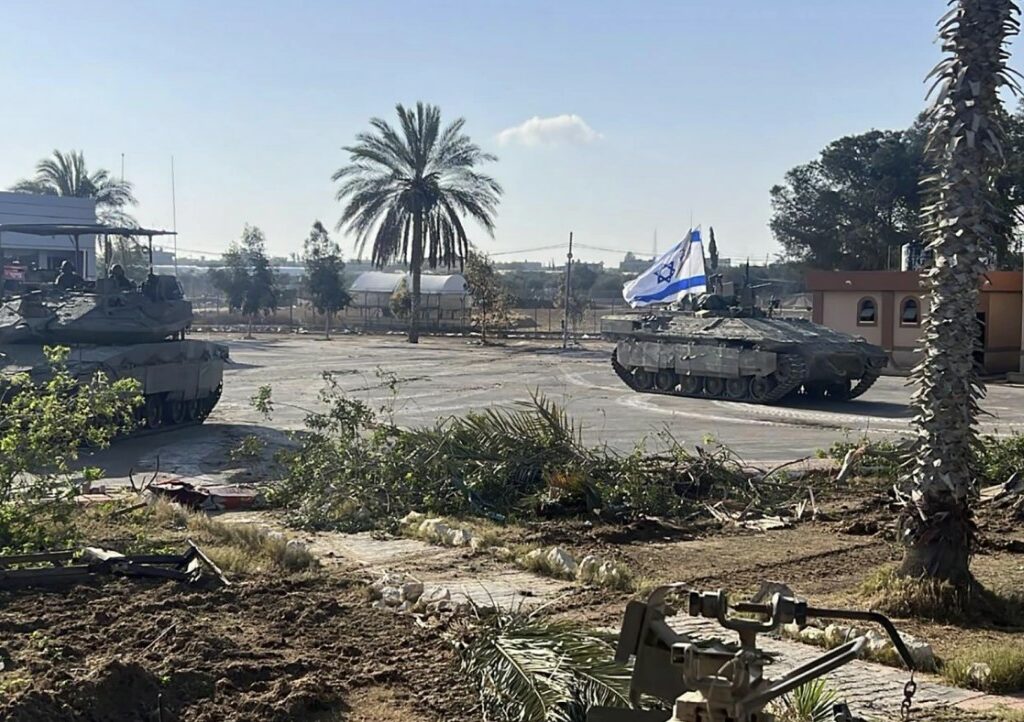Израелските сили го зазедоа граничниот премин Рафа, преговорите за примирје во криза
