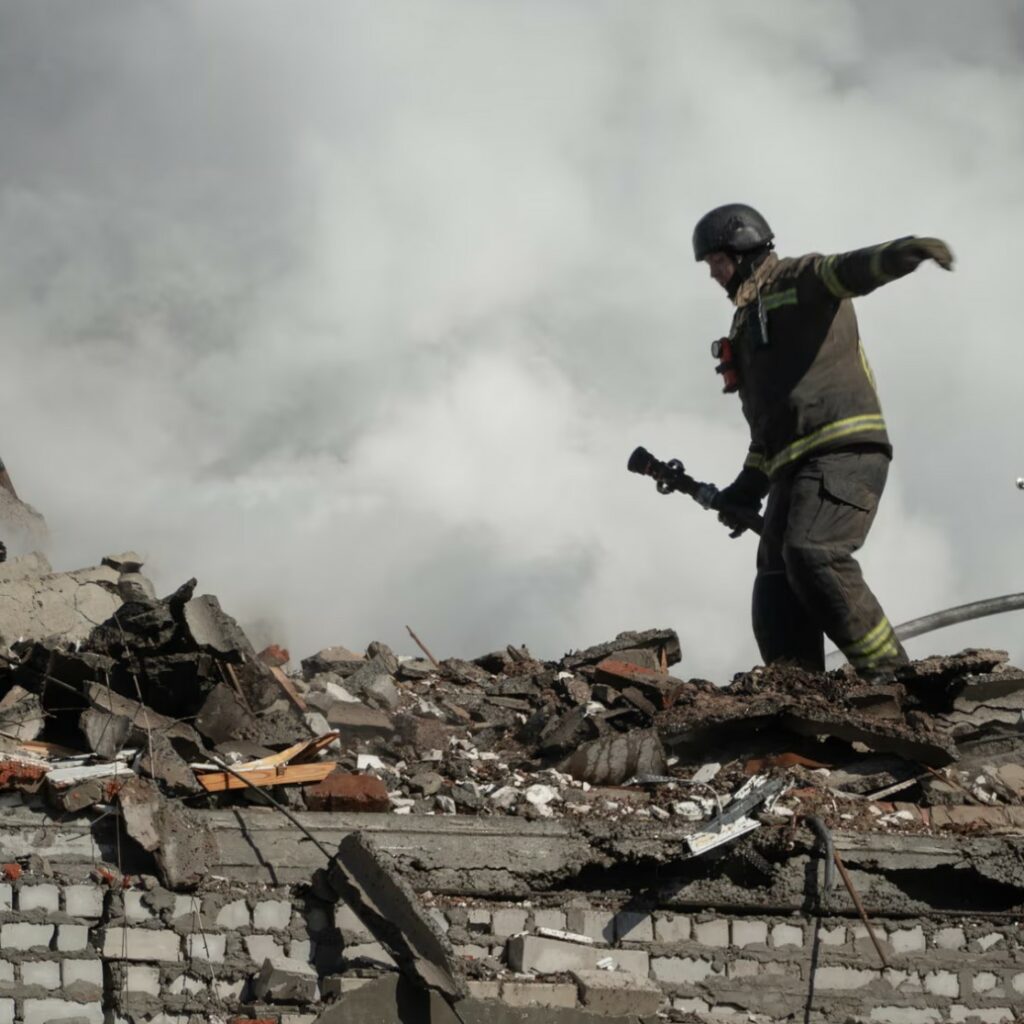 Продолжуваат жестоките борби кај Харков, Русија тврди дека зазела пет села