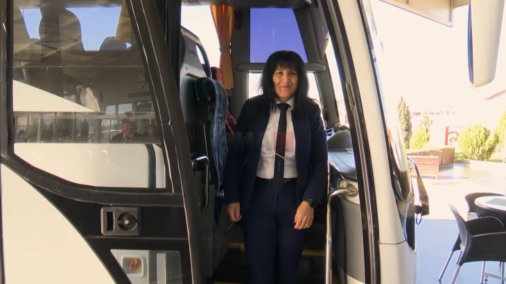 Жаклина Андоноска, единствена жена – возач на автобус во меѓуградскиот сообраќај