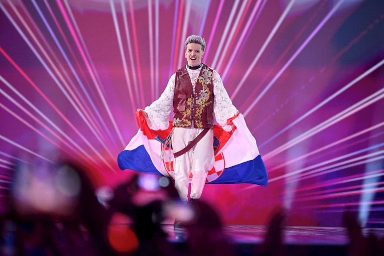 Владата го награди парично Бејби Лазања за второто место на Евросонг во Малме