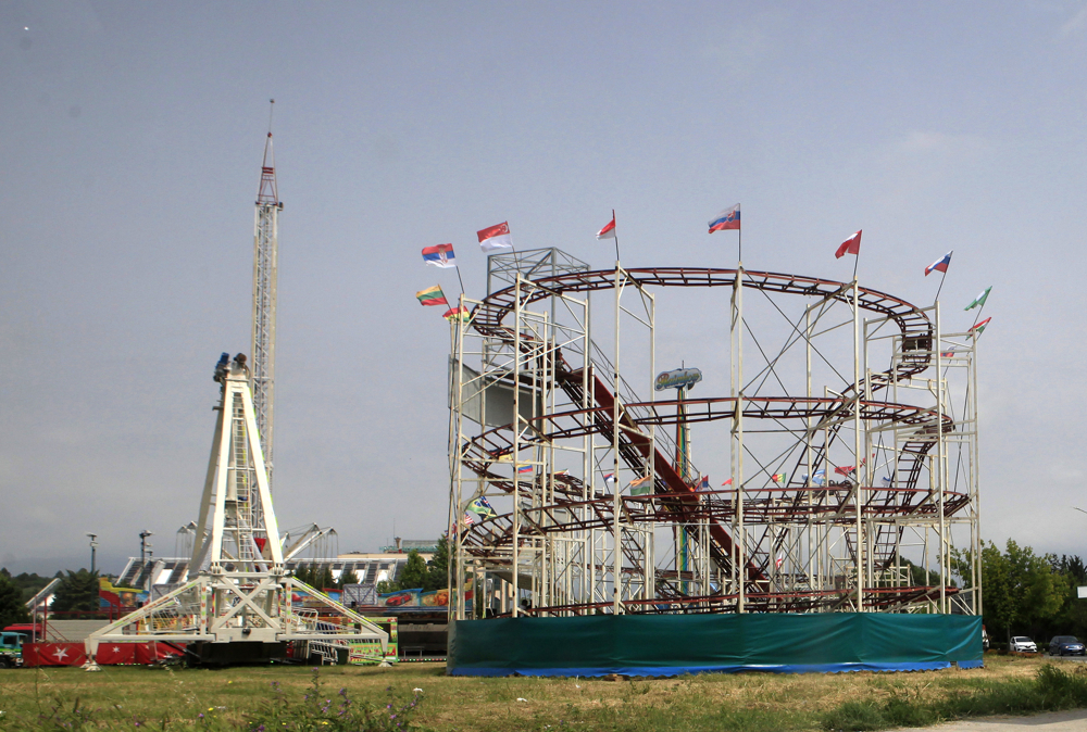 Кој ќе го урне панорамското тркало и рингишпилот кај СЦ „Борис Трајковски“