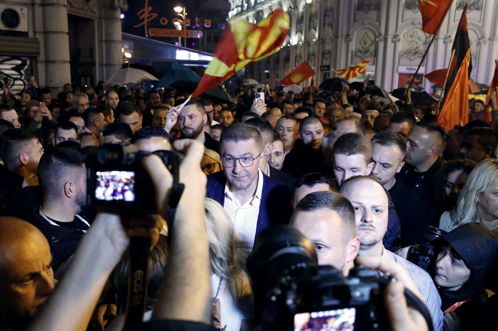 Еурактив за вчерашните избори: Северна Македонија се подготвува за тешки врски со ЕУ