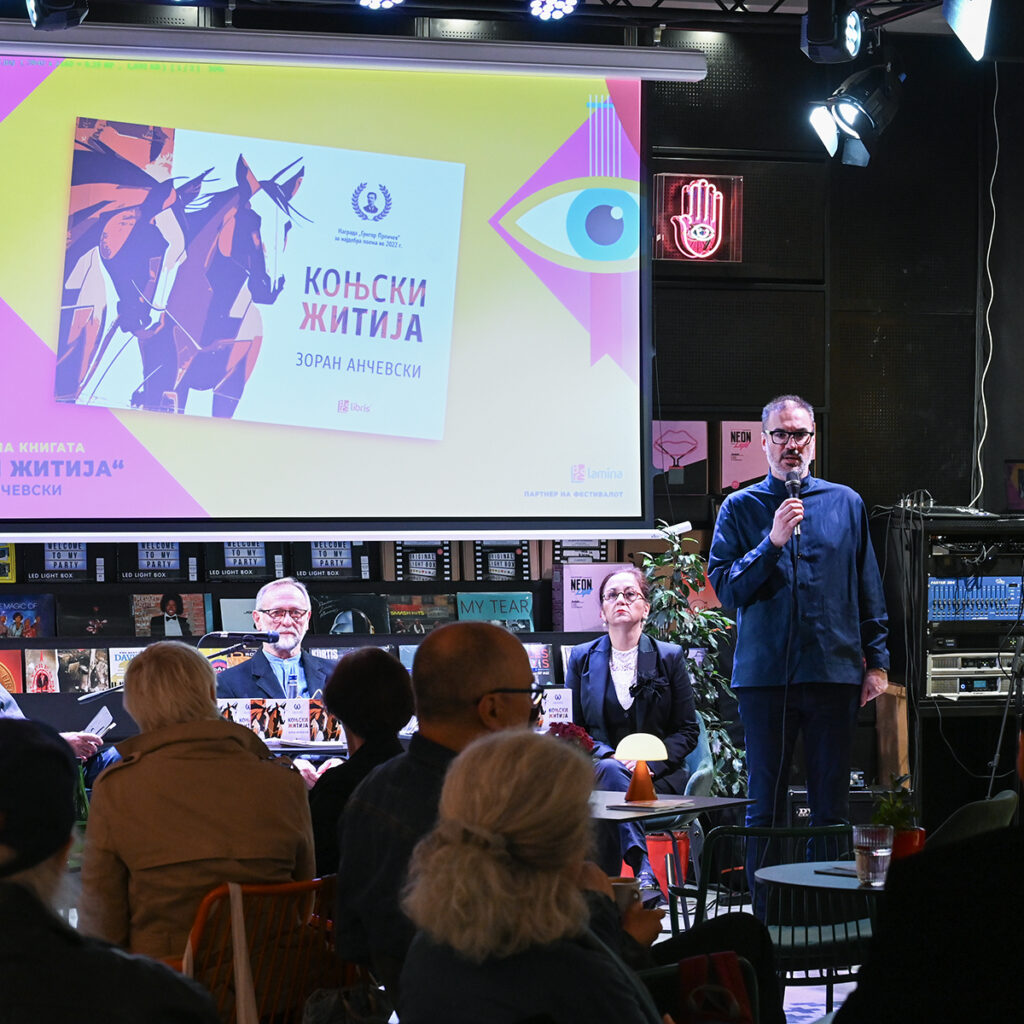 Аплауз од 70 секунди и торта за Зоран Анчевски: Скопје доби нов фестивал за литература и општа култура „Видик“