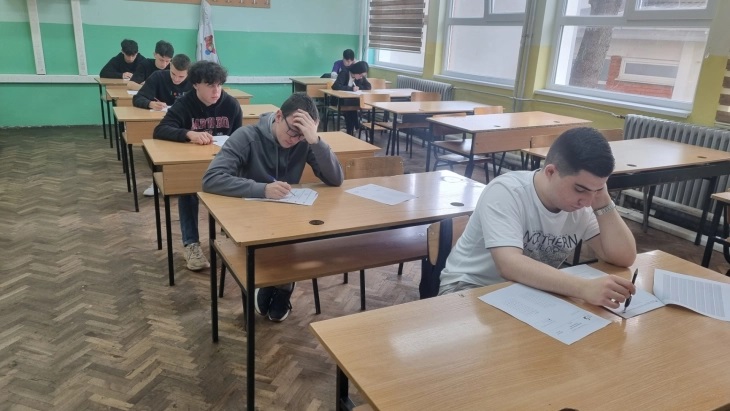 Симулација на полагање на државна матура во две средни училишта во Штип