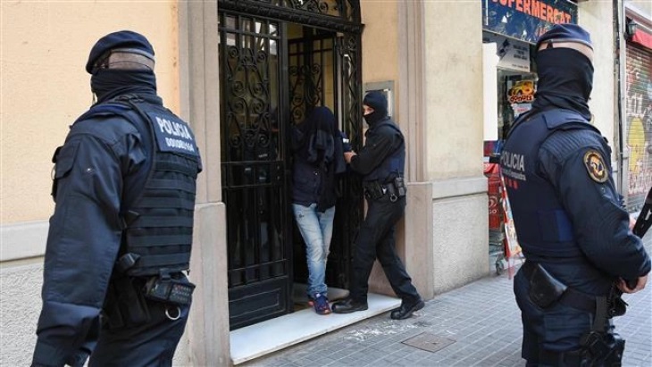 Во Шпанија уапсени повеќе од 100 лица поради измама на корисниците на Whats app