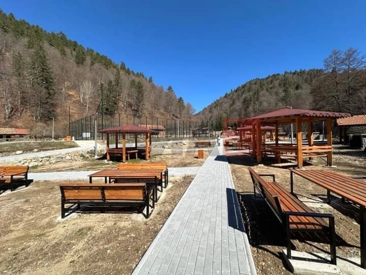 Ставени во функција реквизитите на реконстурираниот парк кај Равна Река – Пехчево
