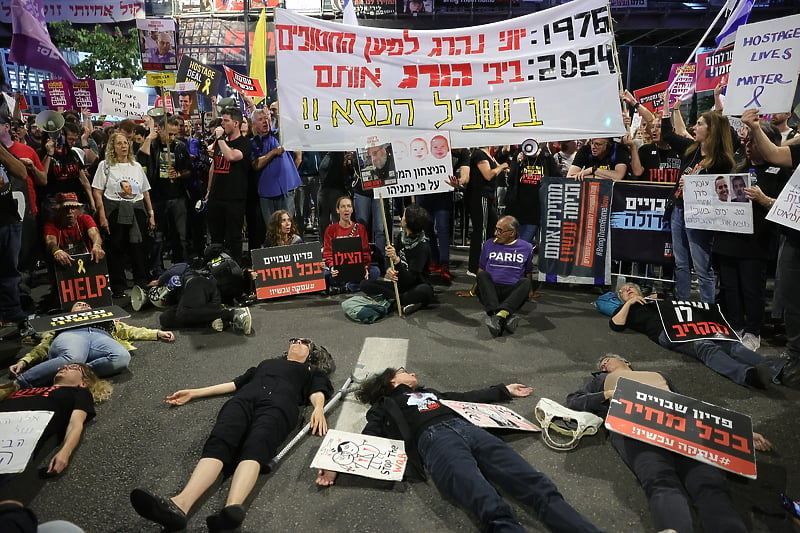 Граѓаните ги блокираа улиците на Тел Авив, повикувајќи го Нетанјаху: Прифатете го прекинот на огнот или улиците ќе горат