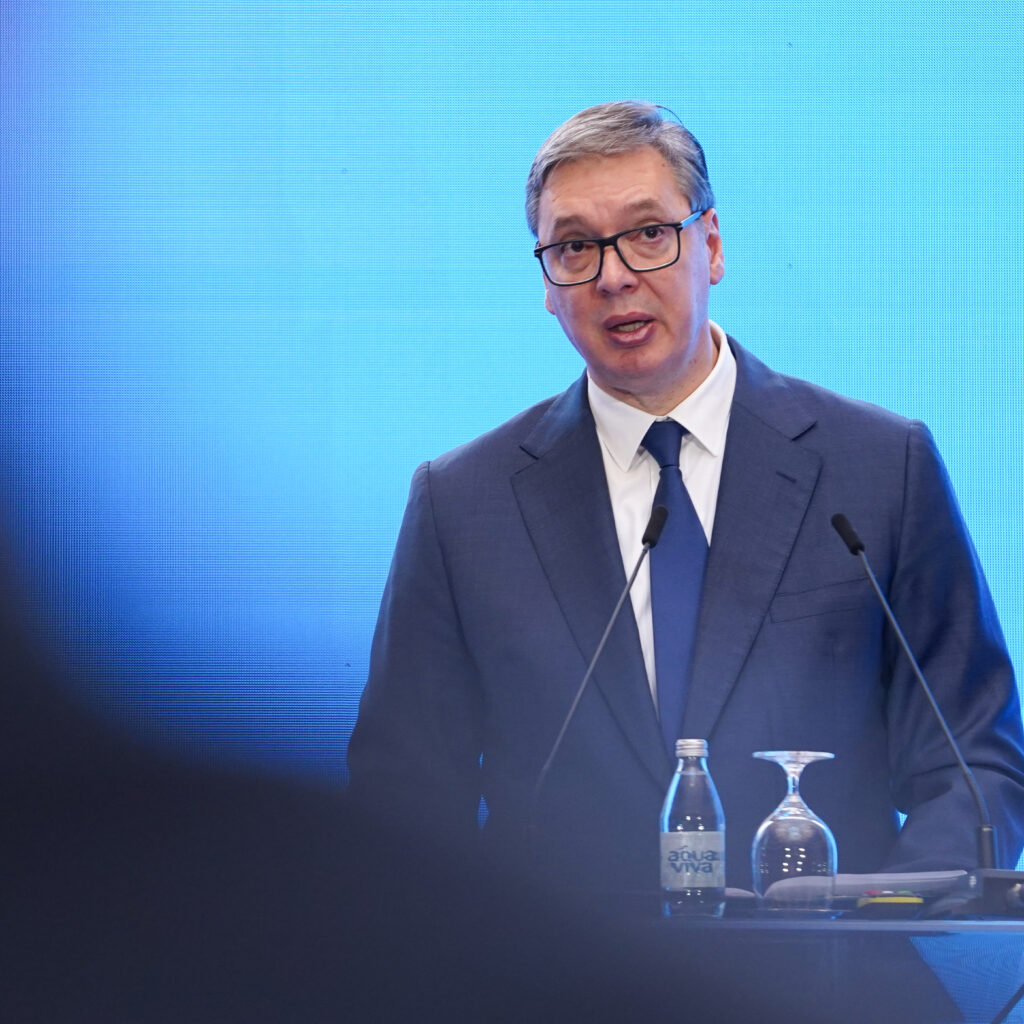 Вучиќ му одговори на Милановиќ: „Не сум ти потрчко, а и онака не ми е местото на Бриони“