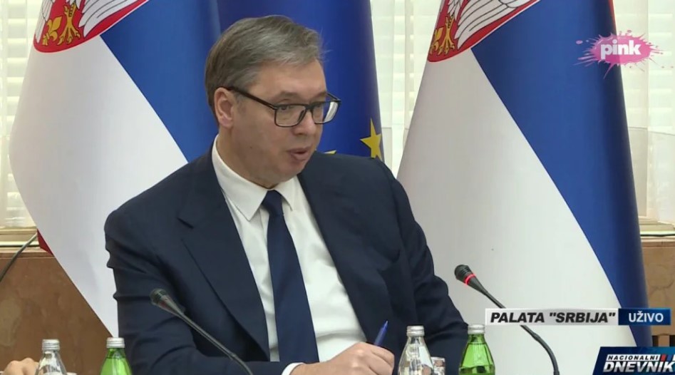 Вучиќ се закани дека ќе го смени текот на реката Ибар за да им го загорчи животот на Албанците