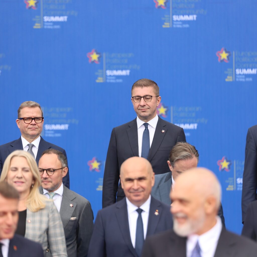 Дали Мицкоски ќе добие пари за да отвори азилантски камп на Обединетото Кралство во Македонија?