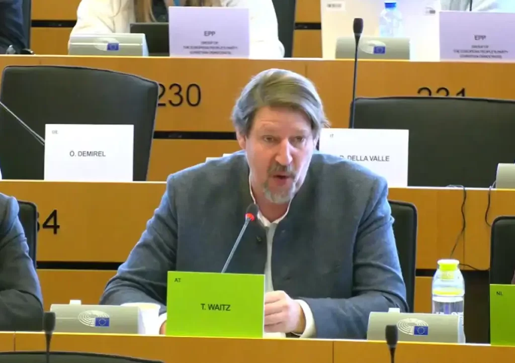 Вајц ги повикува политичарите во Македонија да престанат со нападите врз правосудството