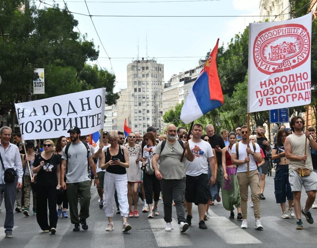 Нова анкета во Србија: Студентската листа води пред СНС на Вучиќ