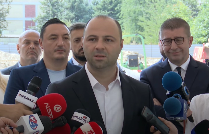 Мисајловски: Набавката на италијанските хеликоптери е во тек, можат да дејствуваат и на пожарите