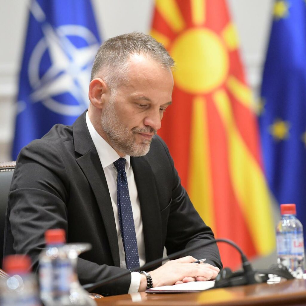 Вицепремиерот Арбен Фетаи го нема, а изгледа нема ни да дојде