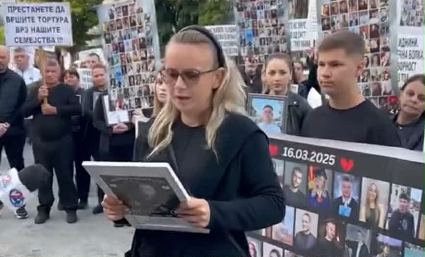(ВИДЕО) Сопругата на полицаецот Тоше Тодоровски револтирана: Ни децата, ни мене, не нè поканија на поставувањето на спомен-бистата