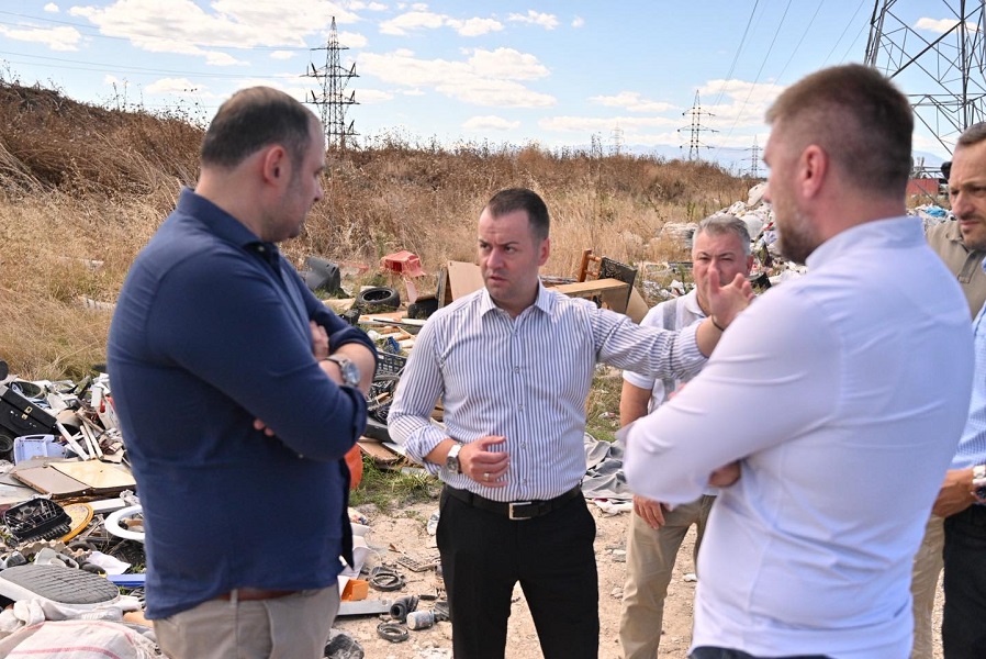 Тројца градоначалници пак се сликаа на Вардариште – Аеродромци секојдневно го дишат