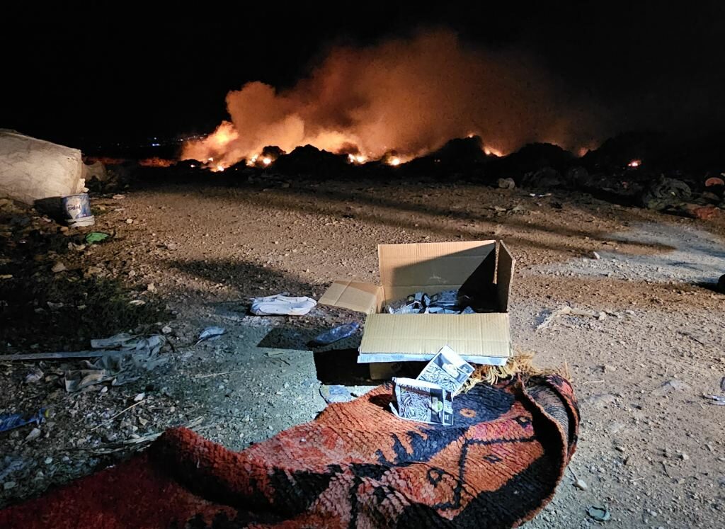 Подметнат пожар на депонијата во Арачиново – смрдеа се чувствува во делови од Скопје