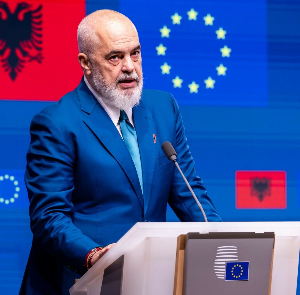 Рама за договорот за мигрантите со Италија: Ќе продолжи сè додека соседната земја го сака тоа