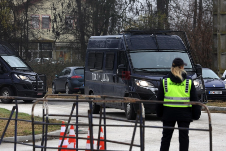 Тинејџер избол со нож 14-годишно момче во Сарај
