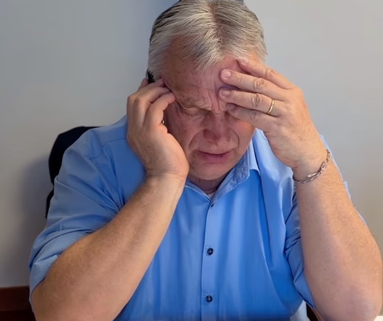 (ВИДЕО) Орбан ја претвори изборната кампања во „шпанска серија“- драматизира и плаче пред камера