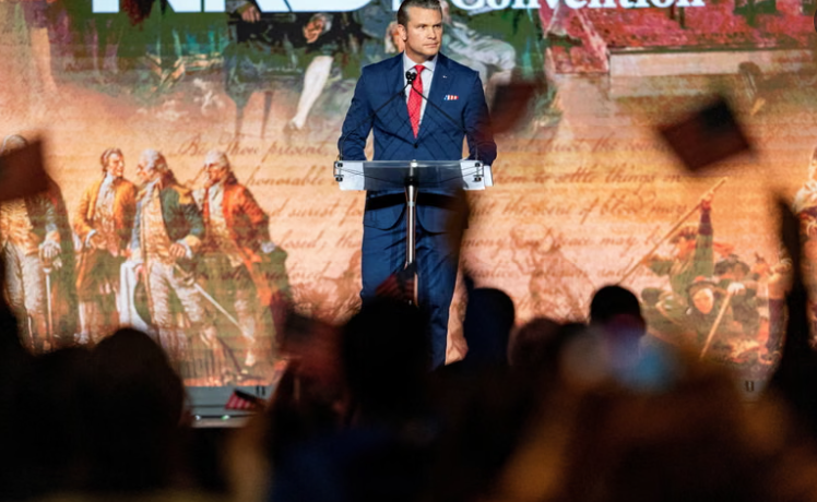 „Многу опасна личност“: Пит Хегсет ужива во војната против Иран