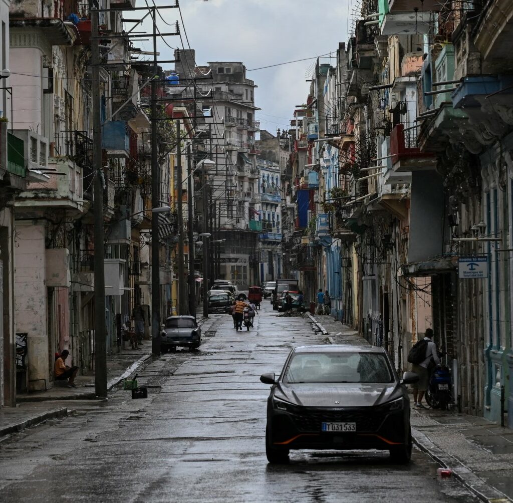 Руски танкер за нафта плови кон Куба и покрај економската блокада на САД