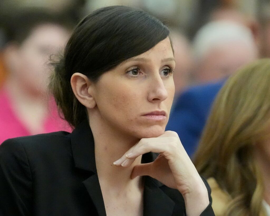 Жена од Јута, која напиша книга за тагата по смртта на сопругот, прогласена за виновна за неговото убиство