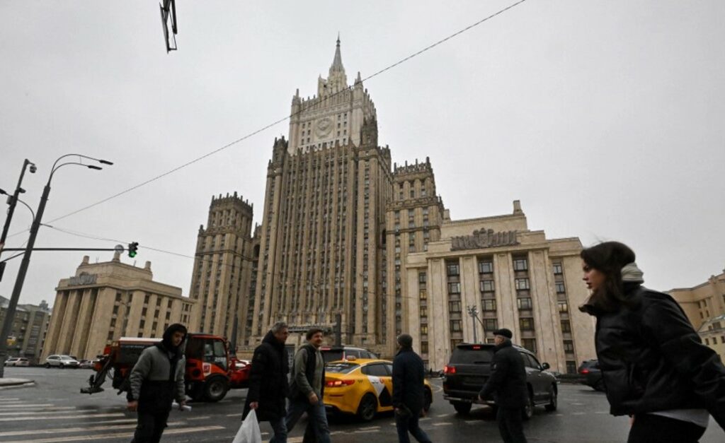 Нема интернет, Русите нагрнаа на купување воки-токи, пејџери и харитени мапи на Москва