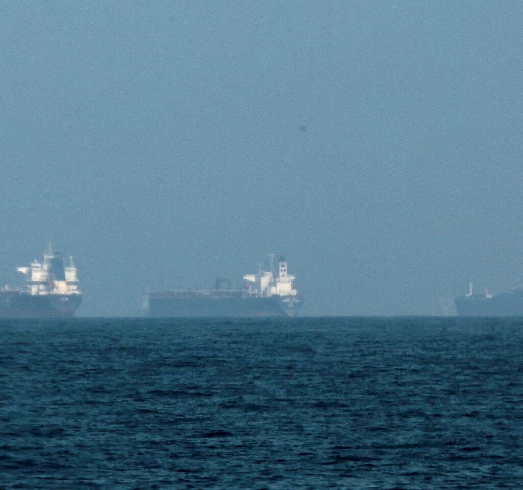 Иран почнува да поставува мини во Ормускиот Tеснец, велат извори