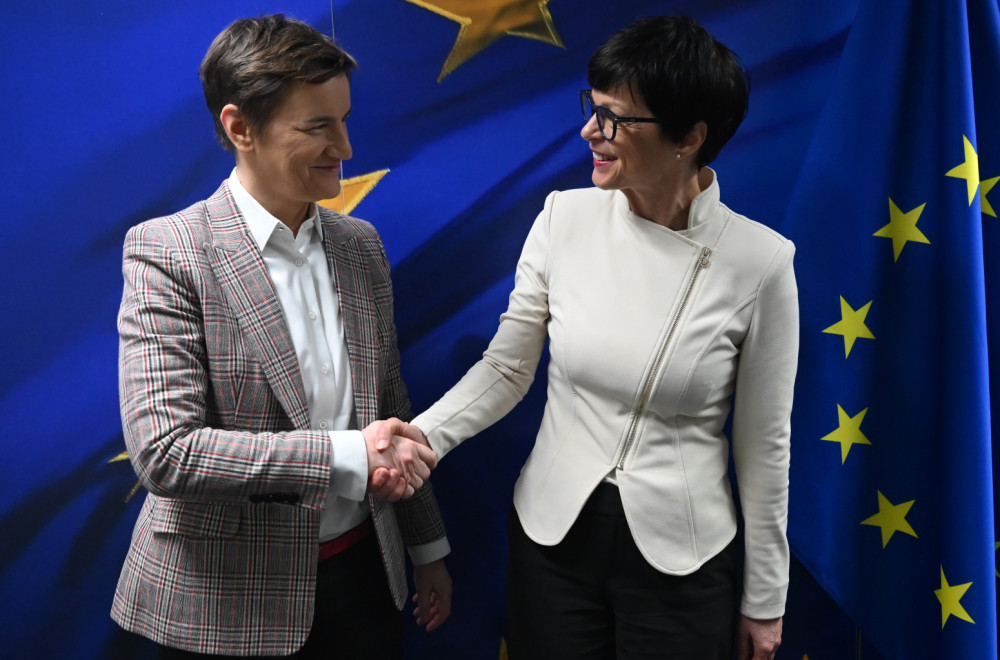 Марта Кос ѝ ја пренесе на Брнабиќ загриженоста на ЕУ за новите судски закони усвоени од парламентот во Белград