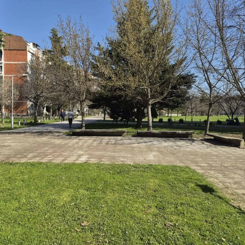 Започна реконструкцијата на јавните пешачки површини кај ТЦ „Три бисери“