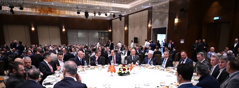 Бизнис заедницата, политичари и коморите на Ифтарска вечера во организација на МАТТО