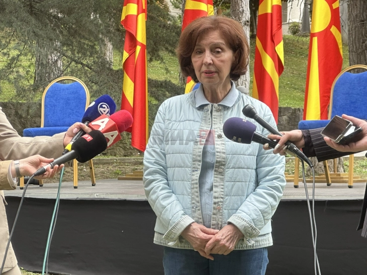 Сиљановска ќе бара „ново решение“ со Радев за спорот
